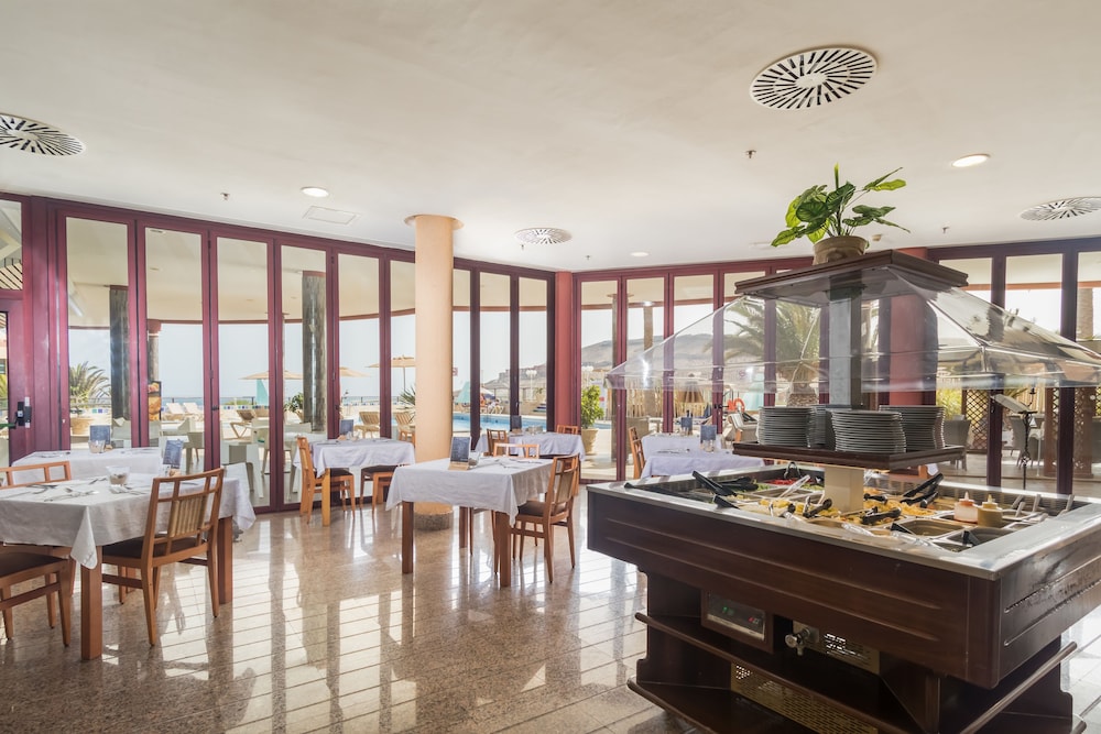 Hotel Esmeralda Maris by LIVVO — Restaurant & bars in Costa Calma, Canary Islands