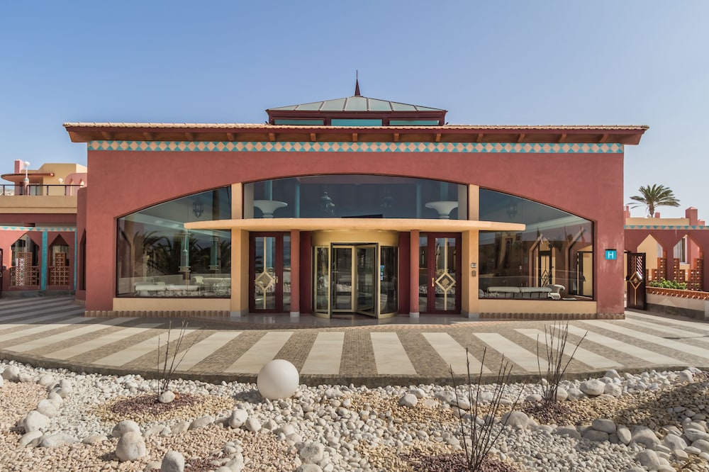Hotel Esmeralda Maris by LIVVO — Hotel building in Costa Calma, Canary Islands