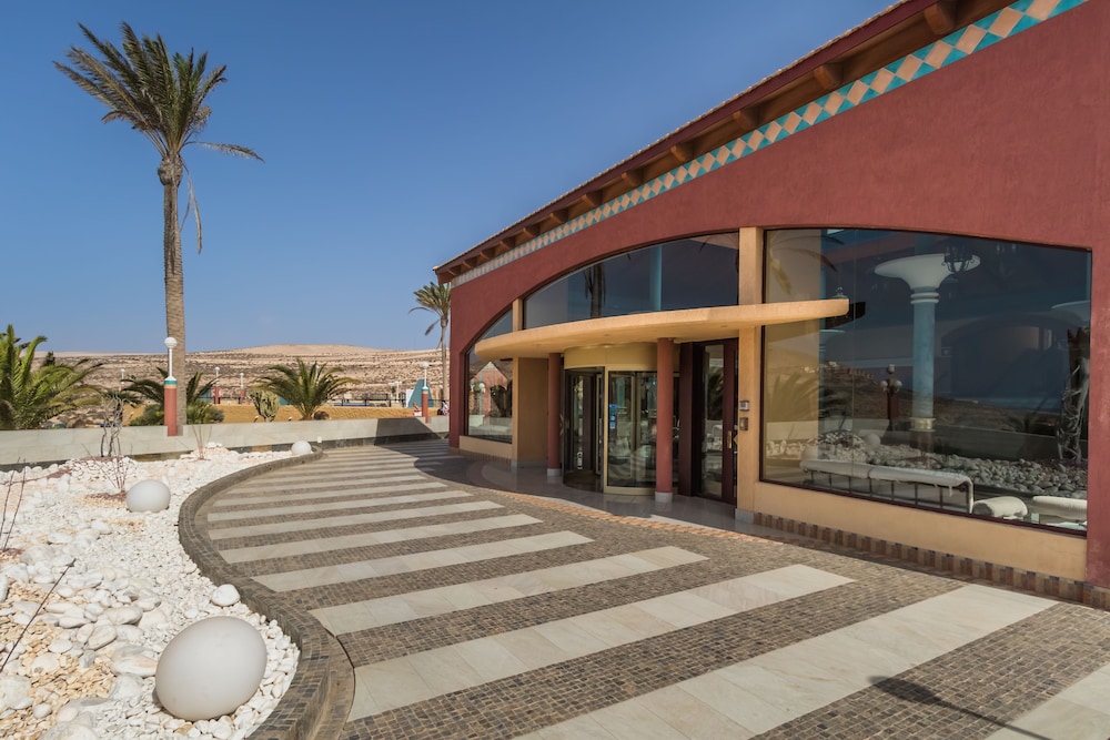 Hotel Esmeralda Maris by LIVVO — Hotel building in Costa Calma, Canary Islands