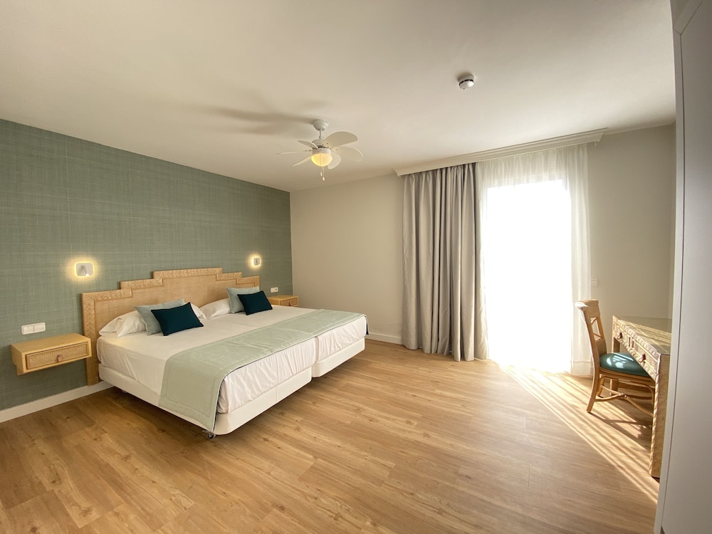 Hotel Esmeralda Maris by LIVVO — Hotel rooms in Costa Calma, Canary Islands
