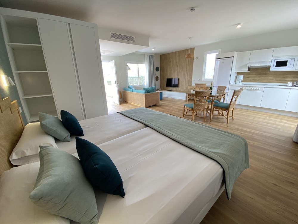 Hotel Esmeralda Maris by LIVVO — Hotel rooms in Costa Calma, Canary Islands