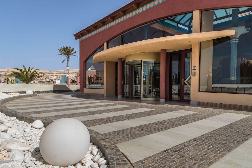 Hotel Esmeralda Maris by LIVVO — Hotel building in Costa Calma, Canary Islands