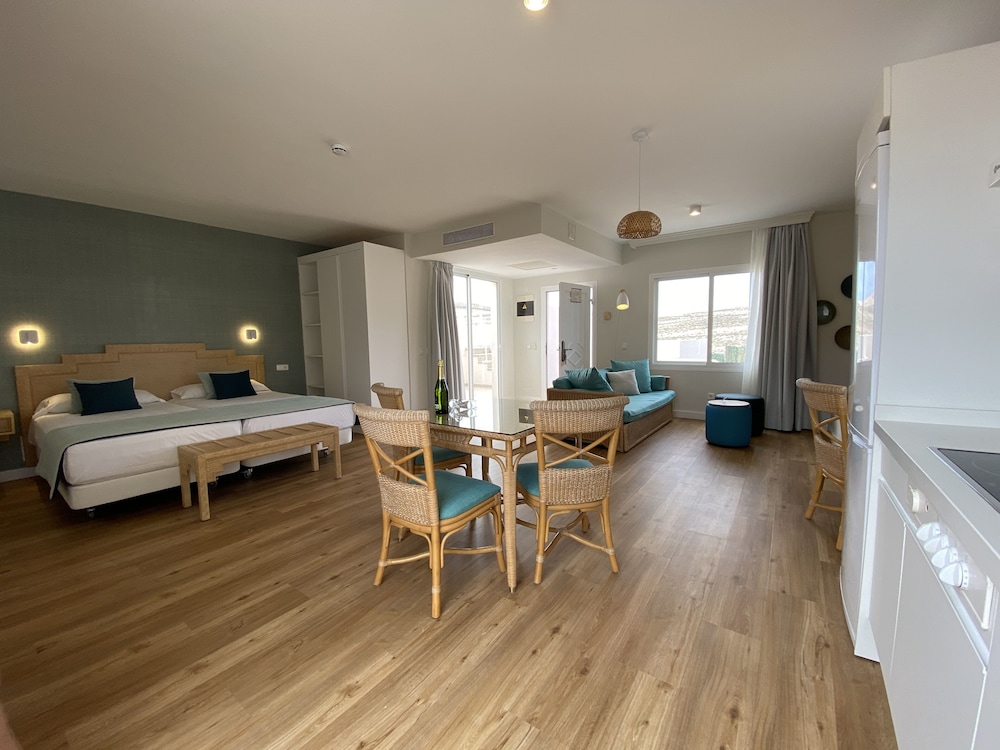 Hotel Esmeralda Maris by LIVVO — Hotel rooms in Costa Calma, Canary Islands
