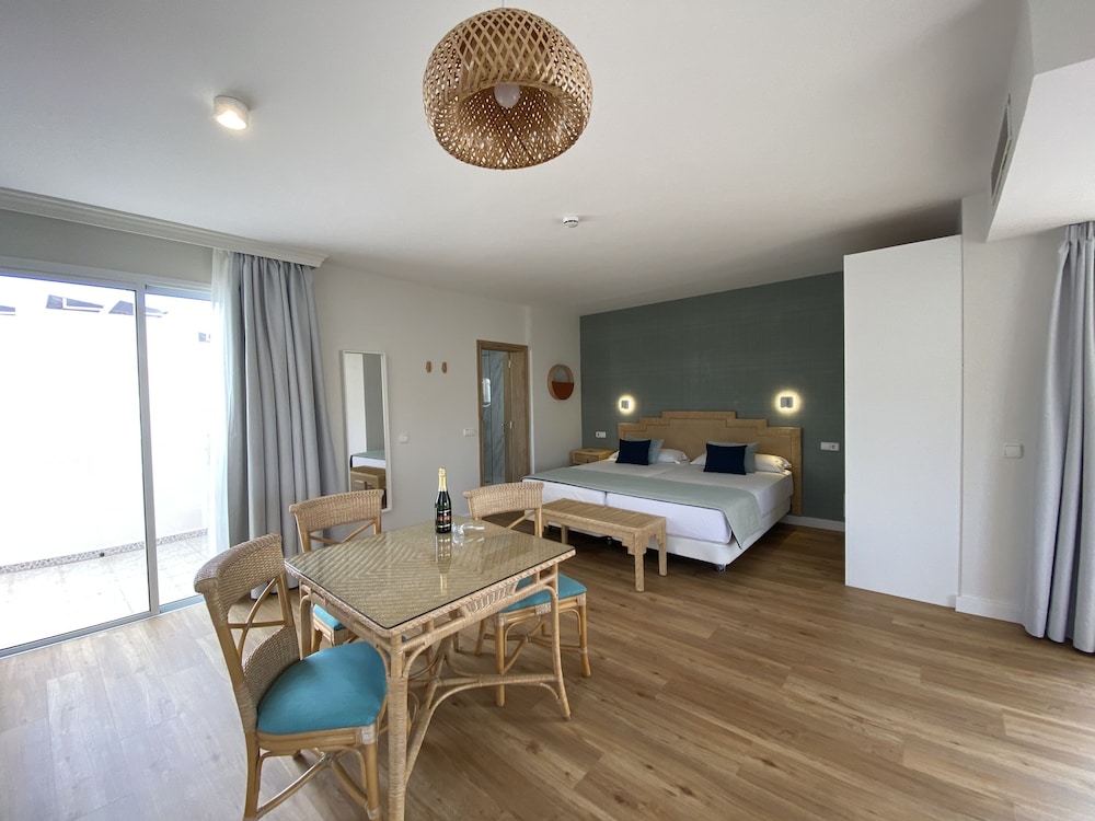 Hotel Esmeralda Maris by LIVVO — Hotel rooms in Costa Calma, Canary Islands