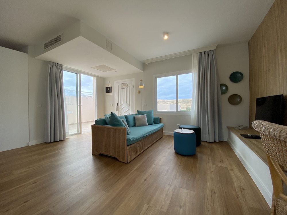 Hotel Esmeralda Maris by LIVVO — Hotel rooms in Costa Calma, Canary Islands