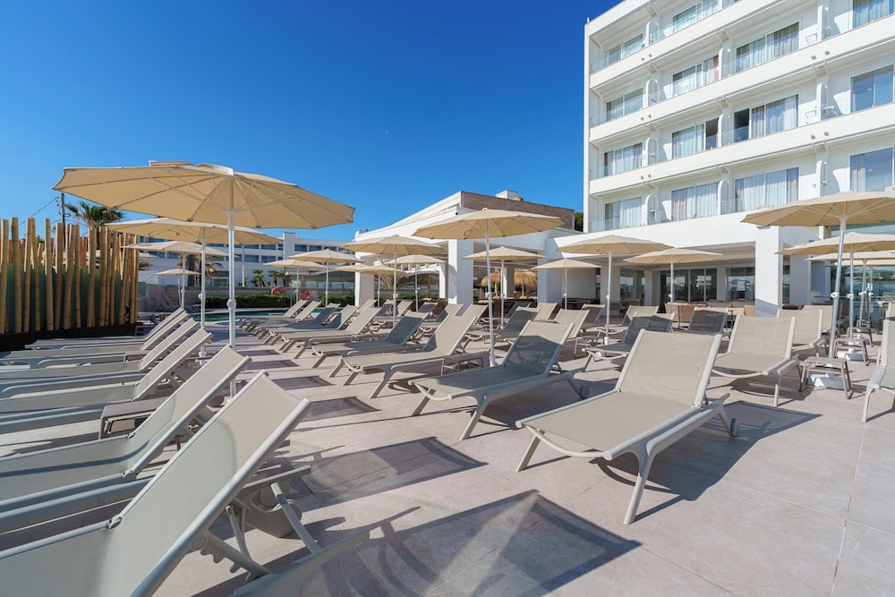 Globales Concord — Hotel building in Can Picafort, Balearic Islands