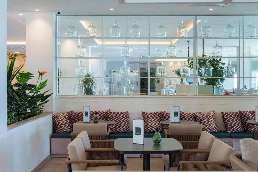 Globales Concord — Restaurant & bars in Can Picafort, Balearic Islands