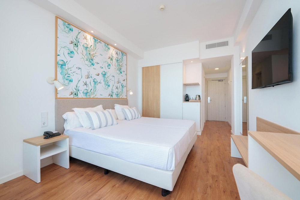 Globales Concord — Hotel rooms in Can Picafort, Balearic Islands
