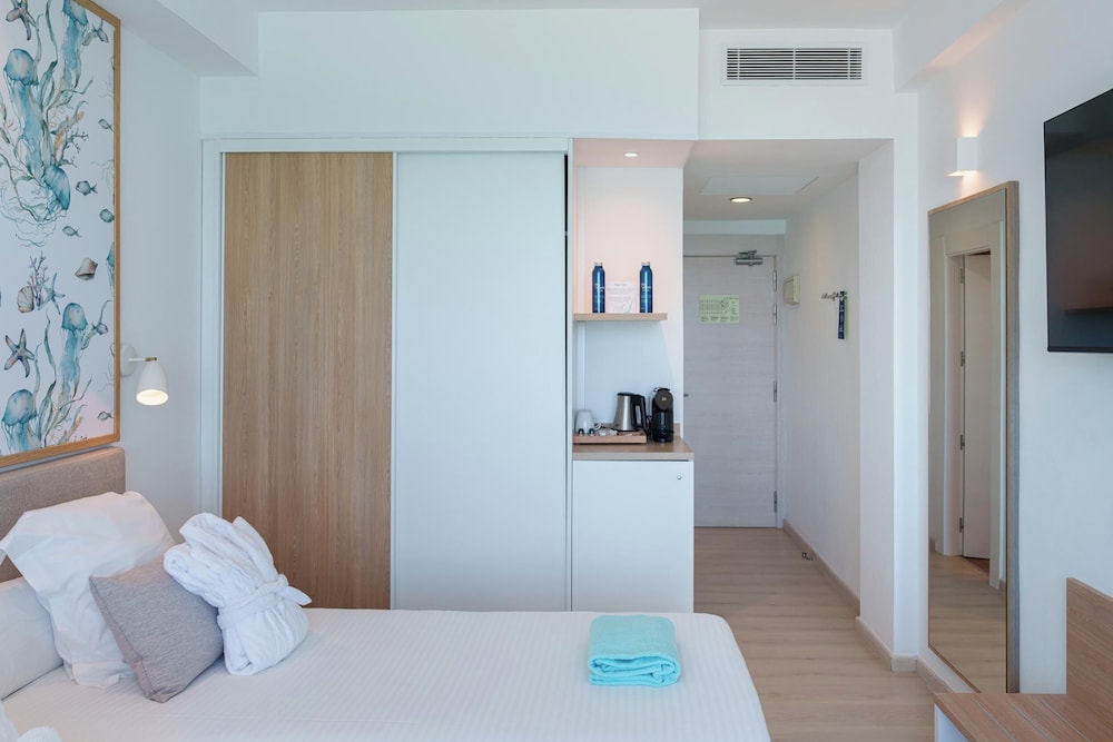 Globales Concord — Hotel rooms in Can Picafort, Balearic Islands