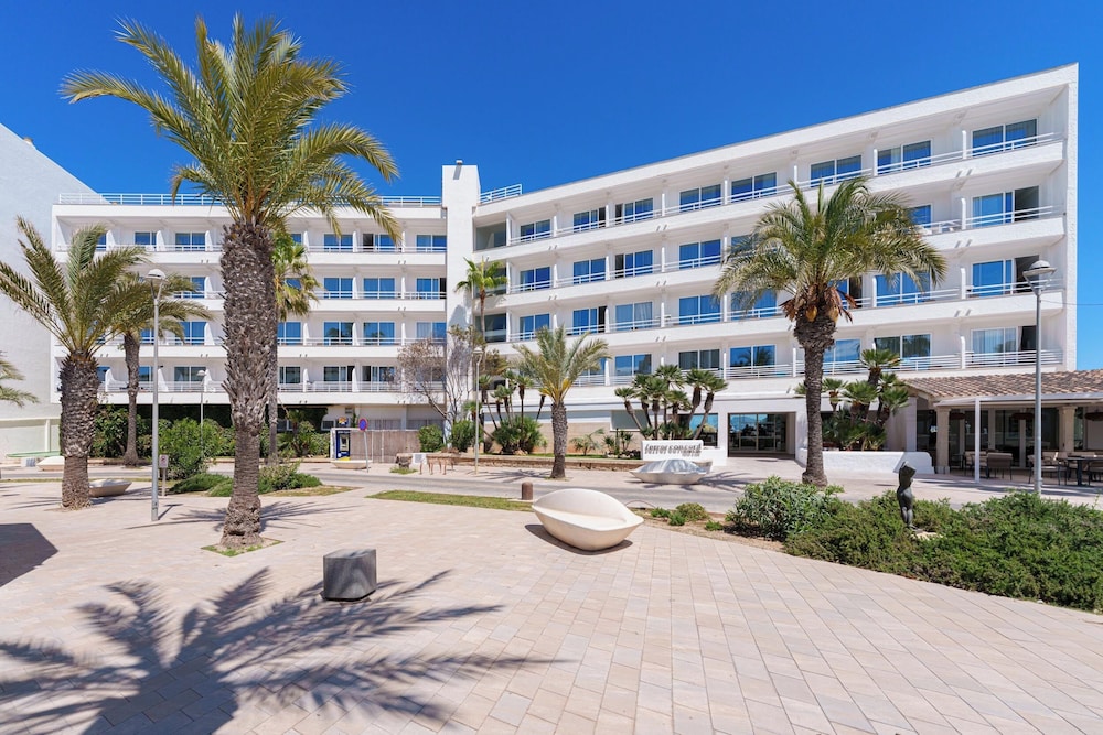Globales Concord — Hotel building in Can Picafort, Balearic Islands
