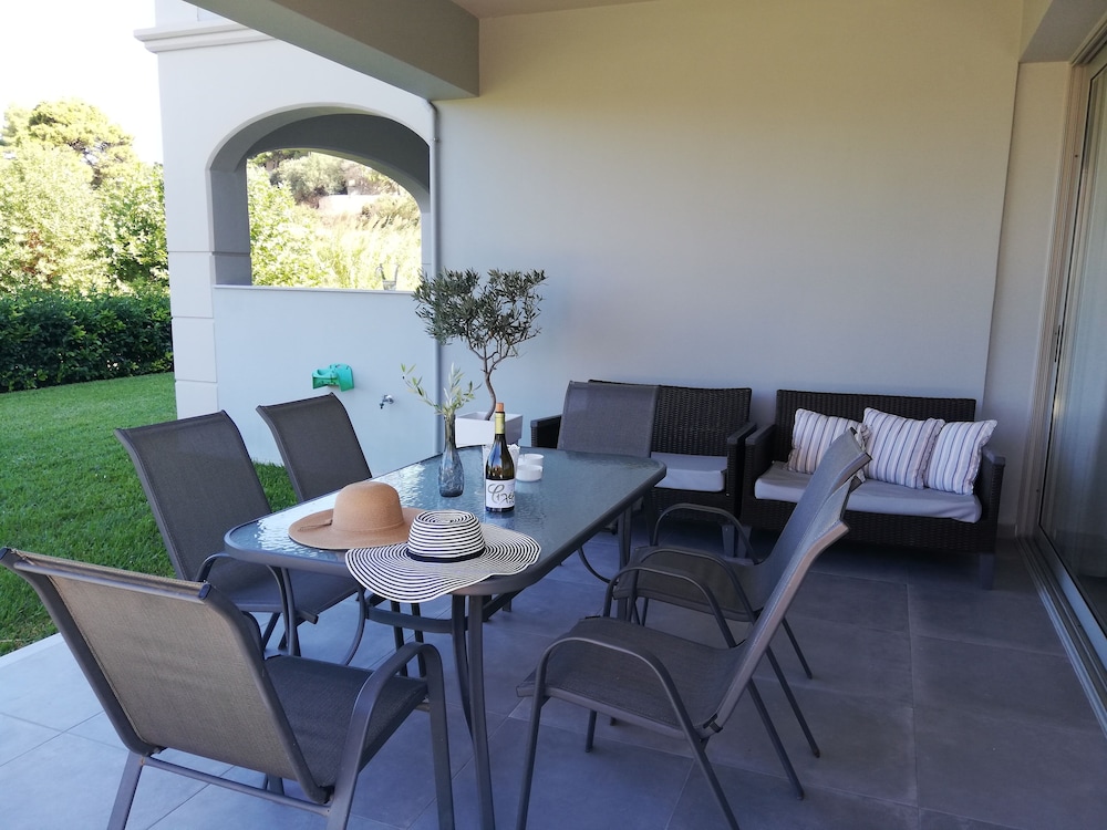 Astra Village Hotel Suites — Hotel building in Svoronata, Ionian Islands