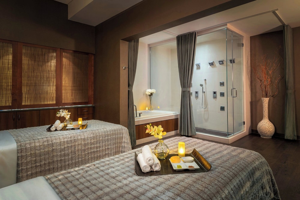 Gaylord Palms Resort & Convention Center — Hotel rooms in Kissimmee, Florida