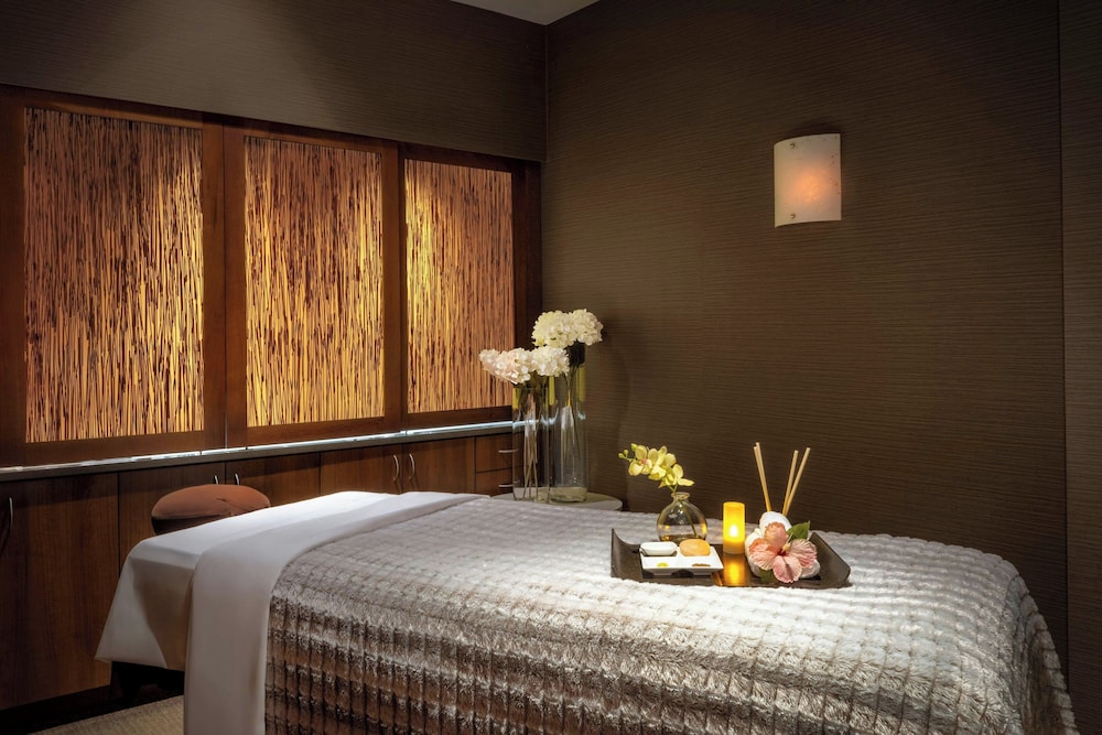 Gaylord Palms Resort & Convention Center — Hotel rooms in Kissimmee, Florida