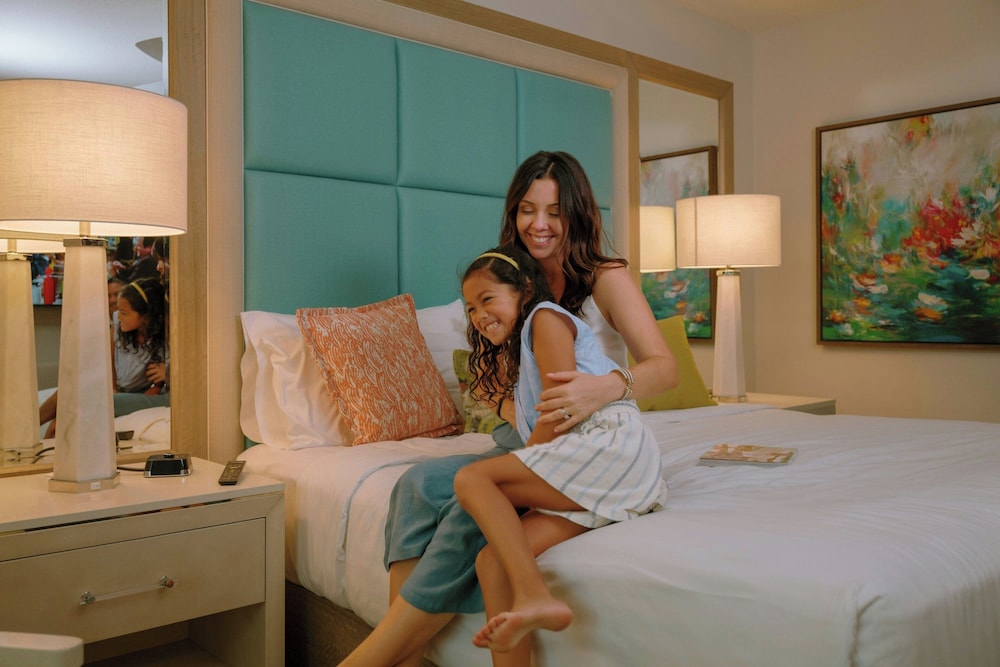 Gaylord Palms Resort & Convention Center — Hotel rooms in Kissimmee, Florida