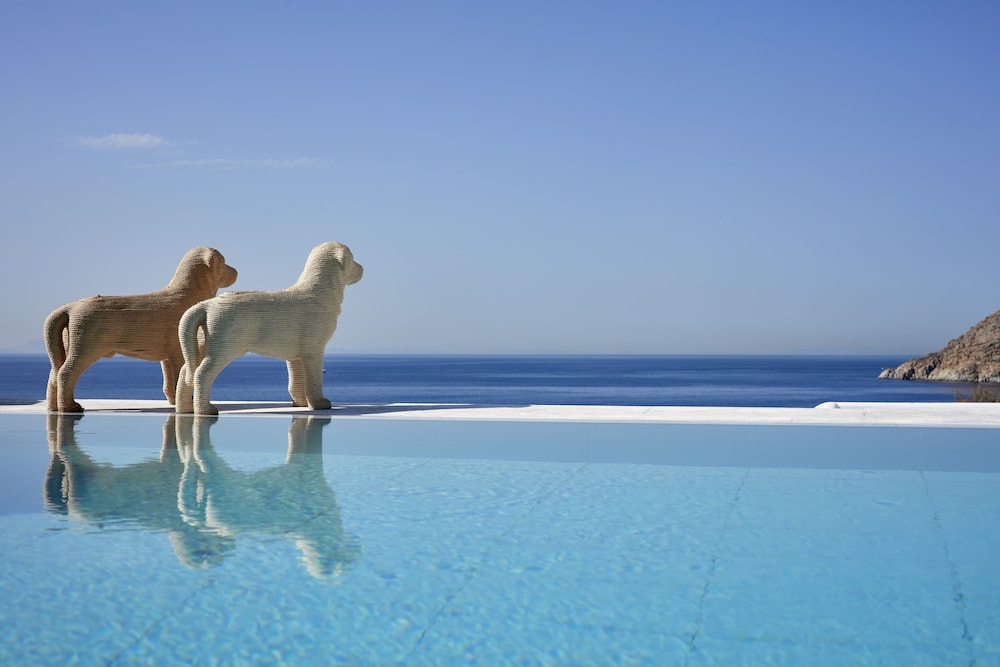 Royal Myconian - Leading Hotels of the World — Swimming pool in Elia, South Aegean