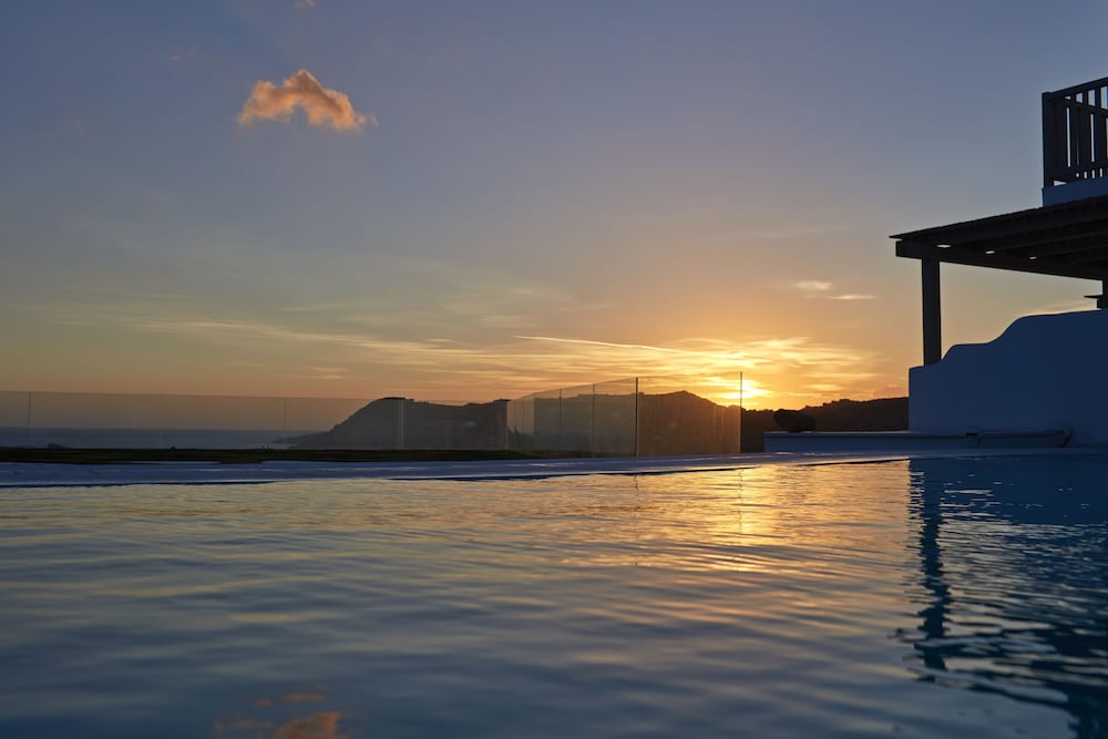 Royal Myconian - Leading Hotels of the World — Swimming pool in Elia, South Aegean