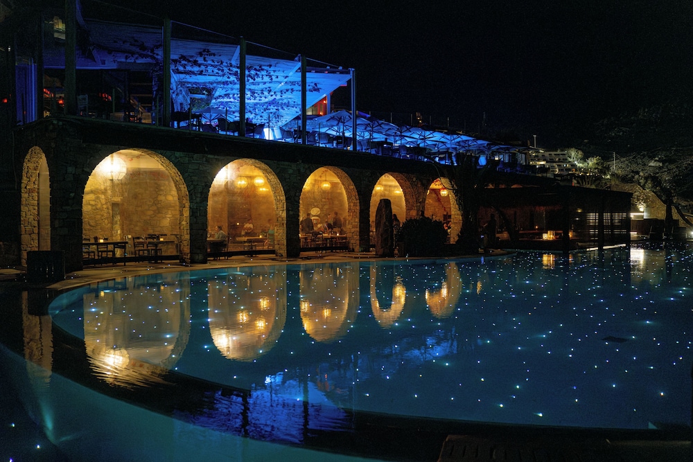 Royal Myconian - Leading Hotels of the World — Restaurant & bars in Elia, South Aegean