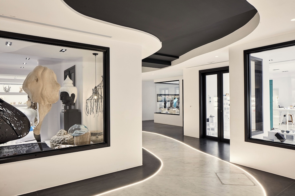 Royal Myconian - Leading Hotels of the World — Hotel building in Elia, South Aegean