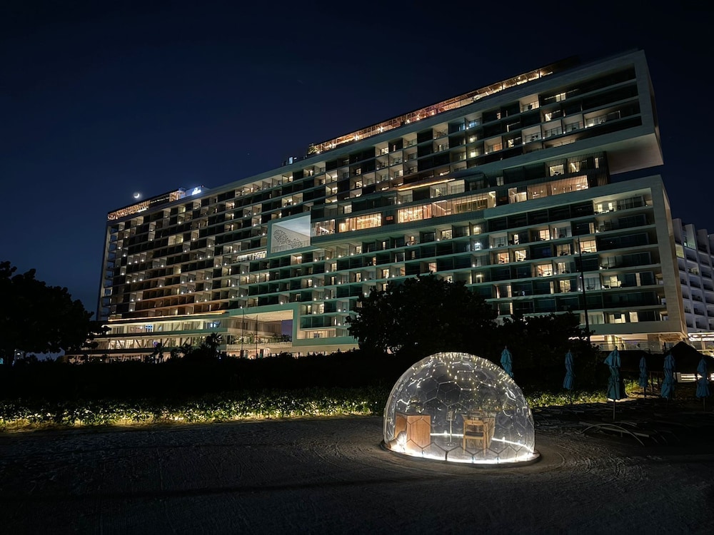 Hyatt Vivid Cancun Adults Only - All Inclusive — Hotel building in Cancun, Quintana Roo