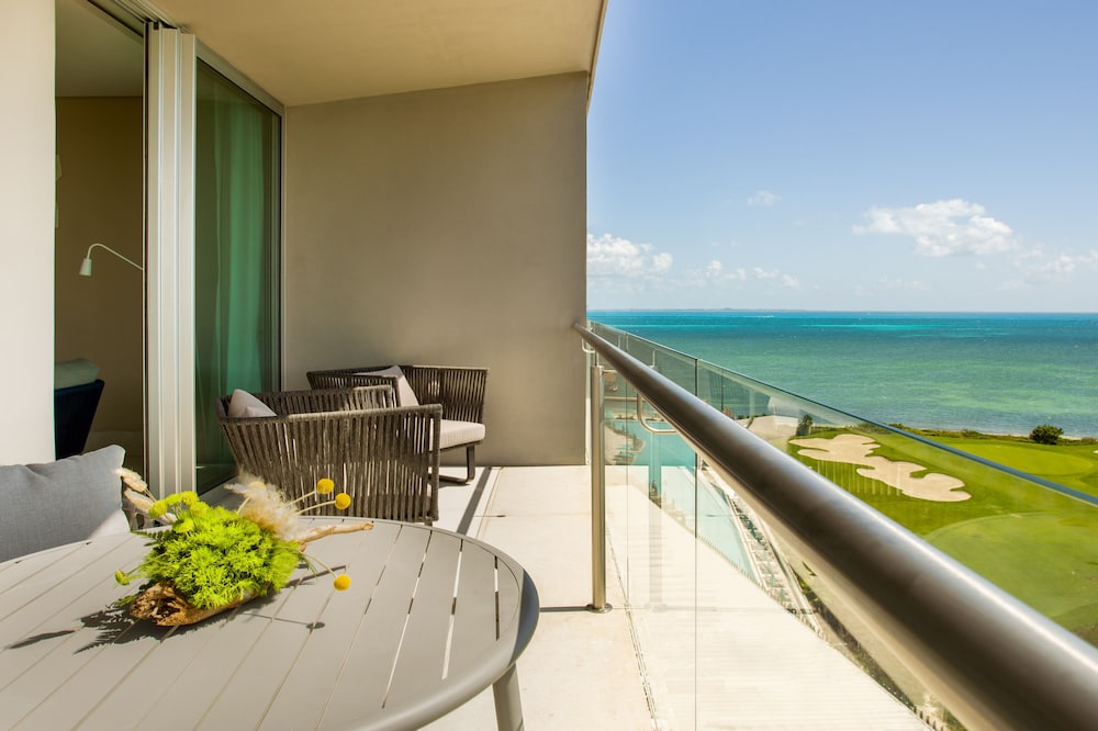 Hyatt Vivid Cancun Adults Only - All Inclusive — Hotel rooms in Cancun, Quintana Roo