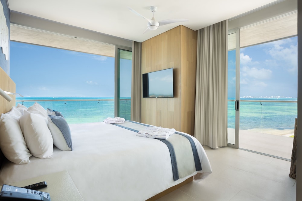 Hyatt Vivid Cancun Adults Only - All Inclusive — Hotel rooms in Cancun, Quintana Roo