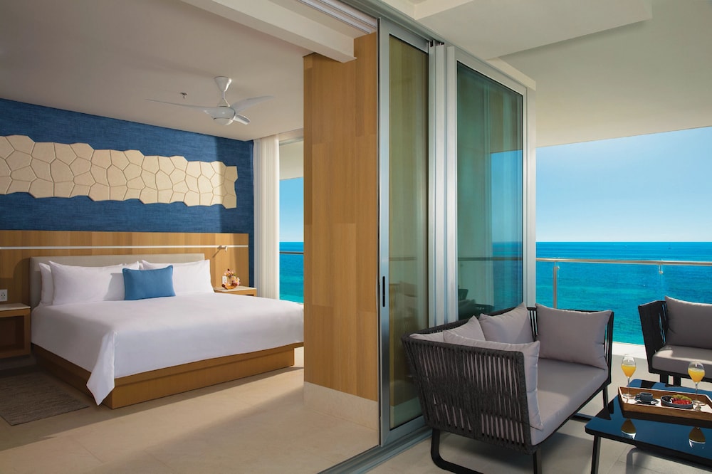 Hyatt Vivid Cancun Adults Only - All Inclusive — Hotel rooms in Cancun, Quintana Roo