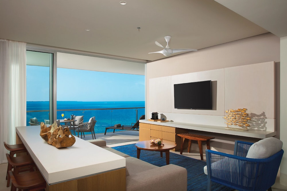 Hyatt Vivid Cancun Adults Only - All Inclusive — Hotel rooms in Cancun, Quintana Roo