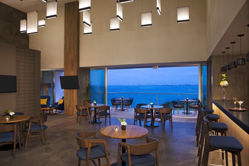 Hyatt Vivid Cancun Adults Only - All Inclusive — Restaurant & bars in Cancun, Quintana Roo