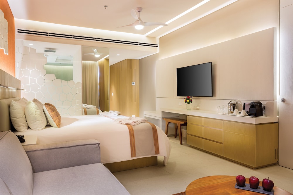 Hyatt Vivid Cancun Adults Only - All Inclusive — Hotel rooms in Cancun, Quintana Roo