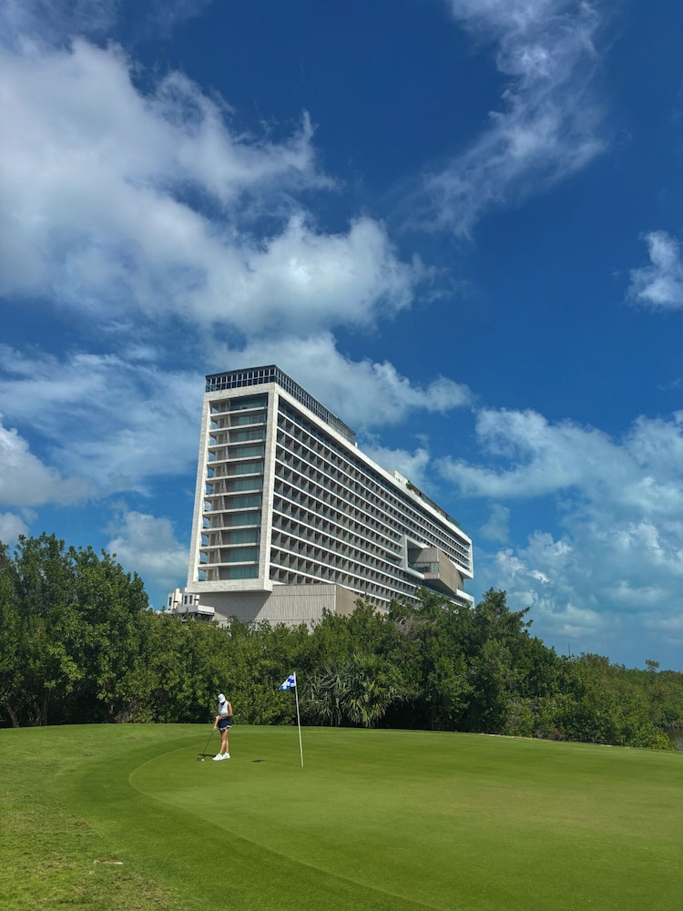 Hyatt Vivid Cancun Adults Only - All Inclusive — Hotel building in Cancun, Quintana Roo