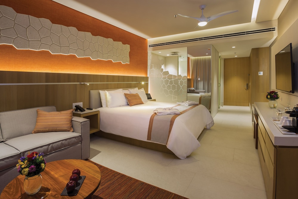 Hyatt Vivid Cancun Adults Only - All Inclusive — Hotel rooms in Cancun, Quintana Roo