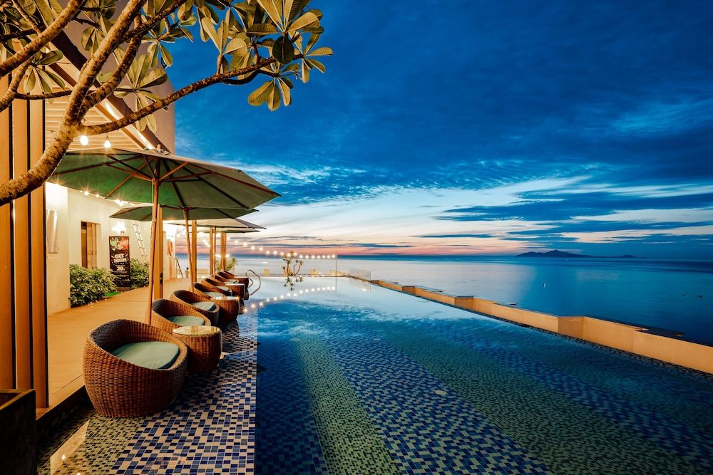Da Nang (7 dni) w HAIAN Beach Hotel & Spa z VIE