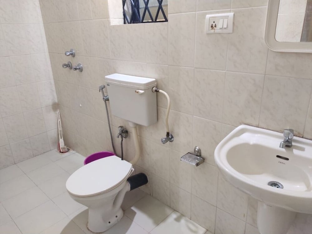 Yellow House — Hotel rooms in Vagator Beach, Goa