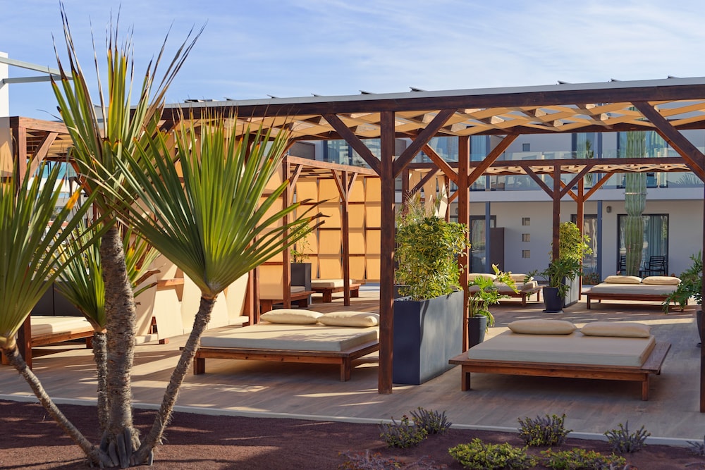 H10 Ocean Dreams Boutique Hotel - Adults Only — Hotel building in Corralejo, Canary Islands