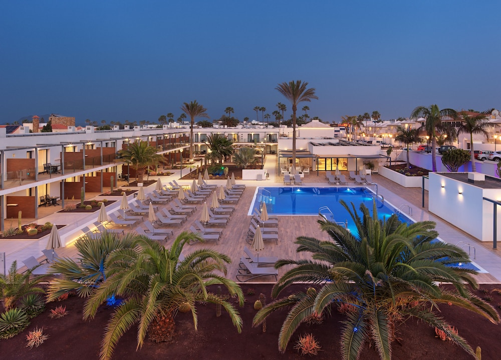 H10 Ocean Dreams Boutique Hotel - Adults Only — Swimming pool in Corralejo, Canary Islands
