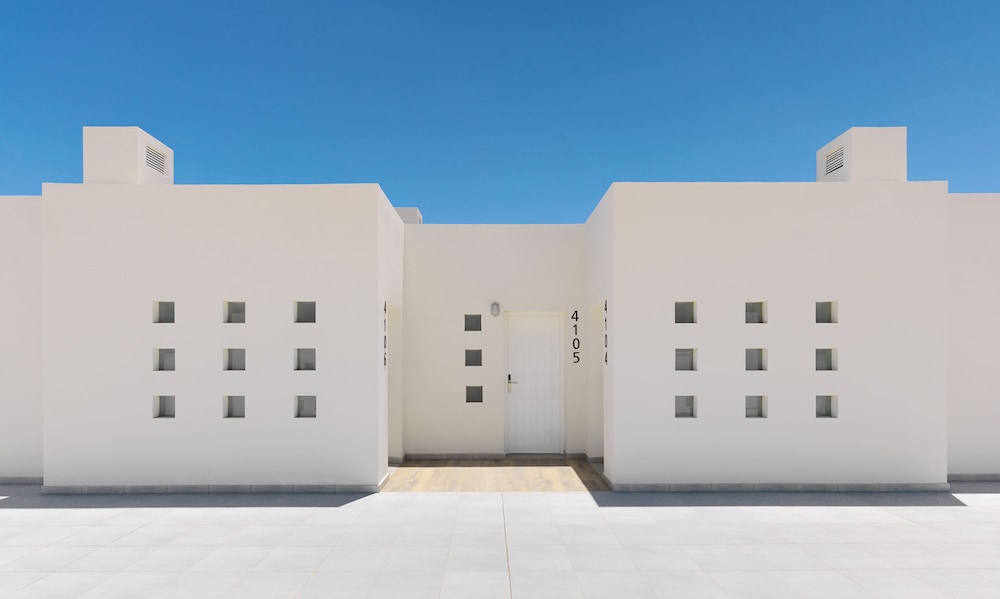 H10 Ocean Dreams Boutique Hotel - Adults Only — Hotel building in Corralejo, Canary Islands
