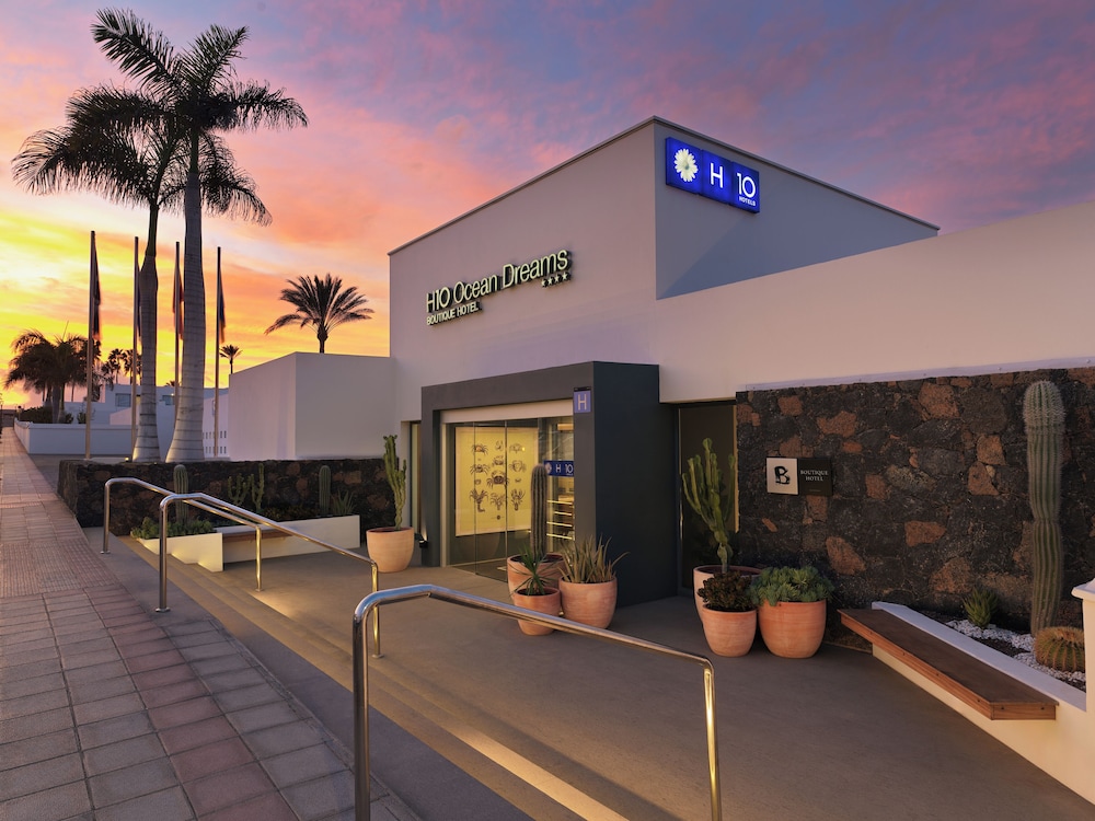 H10 Ocean Dreams Boutique Hotel - Adults Only — Hotel building in Corralejo, Canary Islands