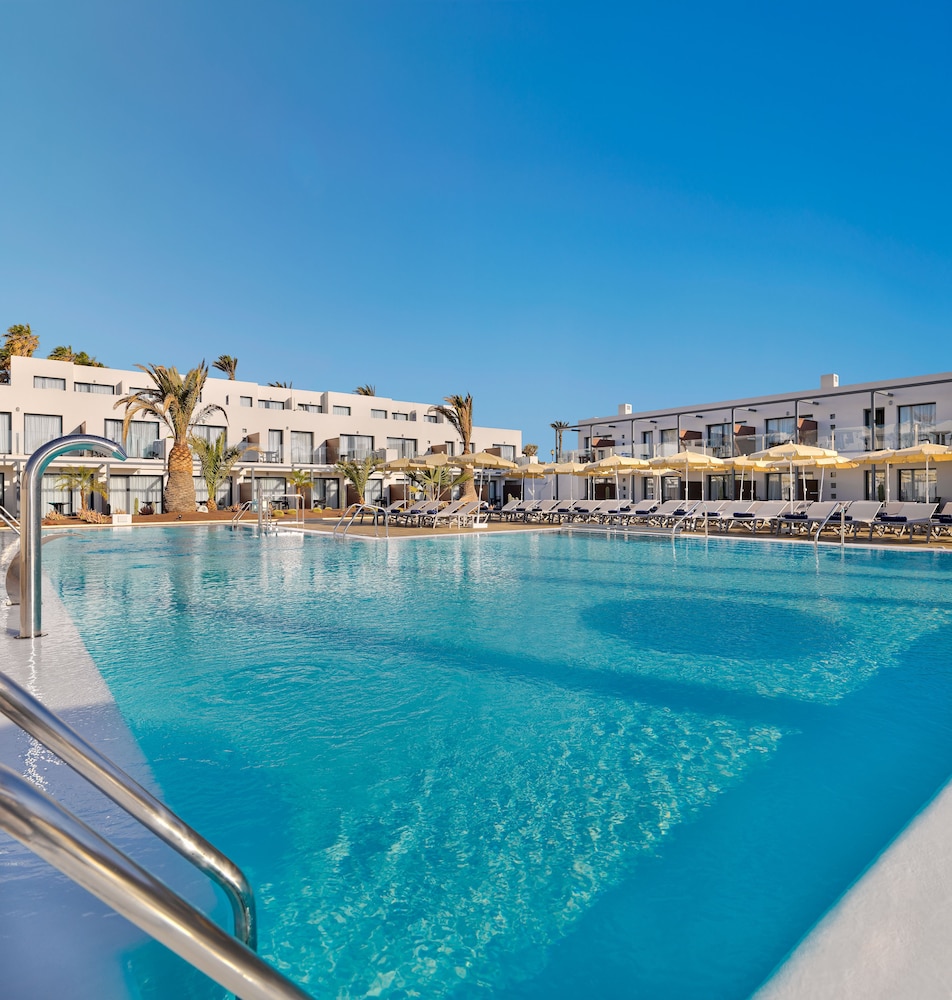 H10 Ocean Dreams Boutique Hotel - Adults Only — Swimming pool in Corralejo, Canary Islands