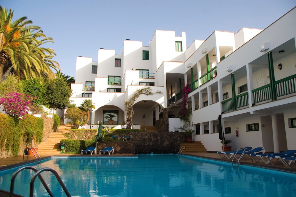 Aparthotel Esquinzo Y Monte Del Mar — Hotel building in Esquinzo, Canary Islands