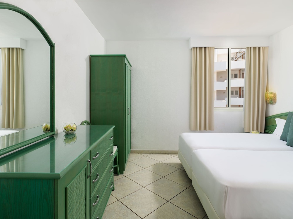 Aparthotel Esquinzo Y Monte Del Mar — Hotel rooms in Esquinzo, Canary Islands