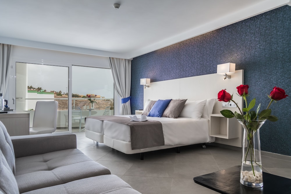 Aparthotel Esquinzo Y Monte Del Mar — Hotel rooms in Esquinzo, Canary Islands
