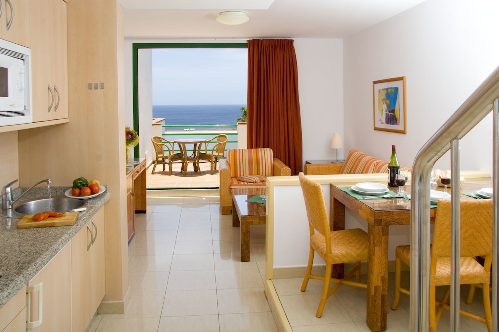 Aparthotel Esquinzo Y Monte Del Mar — Hotel rooms in Esquinzo, Canary Islands