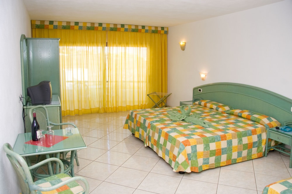 Aparthotel Esquinzo Y Monte Del Mar — Hotel rooms in Esquinzo, Canary Islands