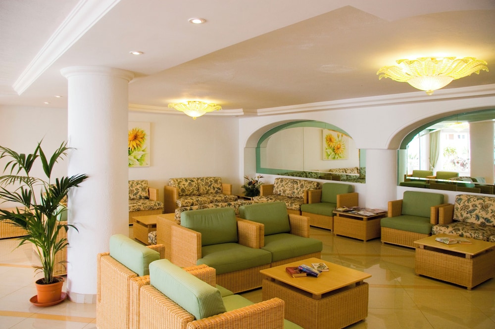 Aparthotel Esquinzo Y Monte Del Mar — Hotel building in Esquinzo, Canary Islands