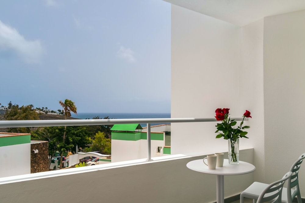 Aparthotel Esquinzo Y Monte Del Mar — Hotel rooms in Esquinzo, Canary Islands