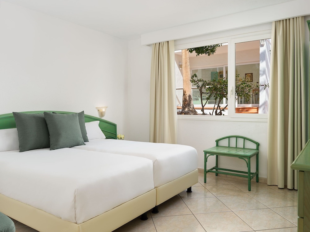 Aparthotel Esquinzo Y Monte Del Mar — Hotel rooms in Esquinzo, Canary Islands