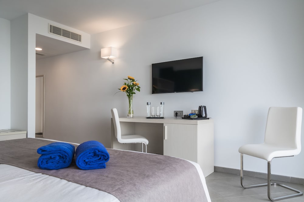 Aparthotel Esquinzo Y Monte Del Mar — Hotel rooms in Esquinzo, Canary Islands