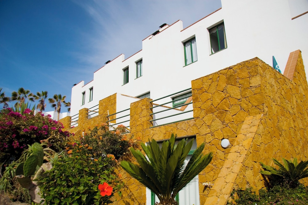 Aparthotel Esquinzo Y Monte Del Mar — Hotel building in Esquinzo, Canary Islands