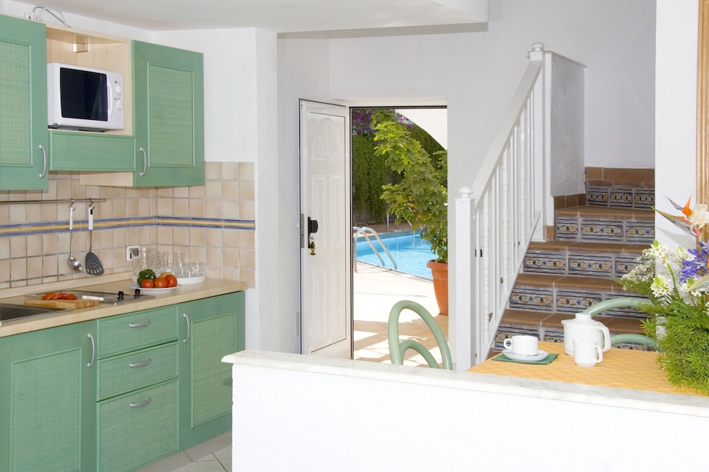 Aparthotel Esquinzo Y Monte Del Mar — Swimming pool in Esquinzo, Canary Islands
