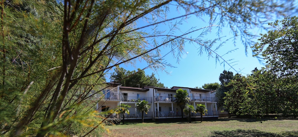 Ai Pini Medulin Resort — Hotel building in Medulin, Istria
